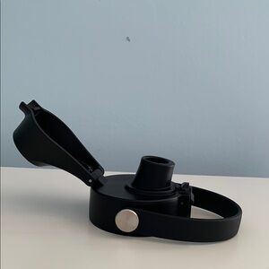 Water bottle straw lid with handle. Black, new